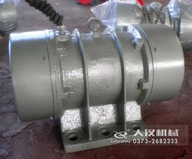 VB振動(dòng)電機(jī)是靠偏心塊的振動(dòng)而造成的，振動(dòng)源所以偏心塊的角度和大小是比較重要的。