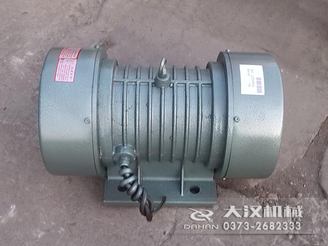 VB振動(dòng)電機(jī)的選型要根據(jù)所匹配產(chǎn)品需要的激振大小，進(jìn)行選擇。