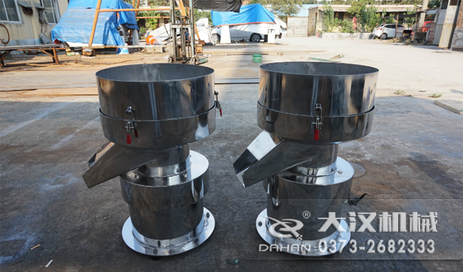 不銹鋼涂料振動(dòng)篩是一種比較受用戶歡迎的產(chǎn)品之一，主要優(yōu)勢耐酸堿，不生銹，使用壽命長。